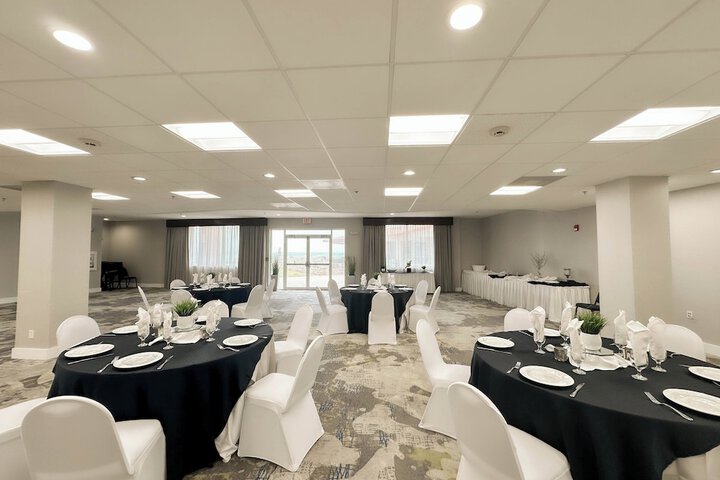 Ballroom/Hall 67 of 75