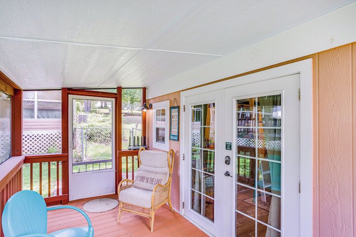 Lake Holbrook Waterfront Vacation Rental w / Dock!