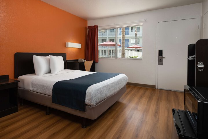 Room 15 of 33