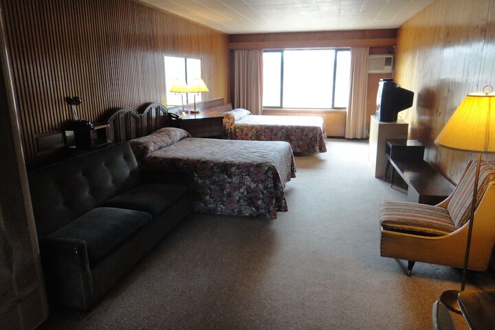 Room 23 of 32