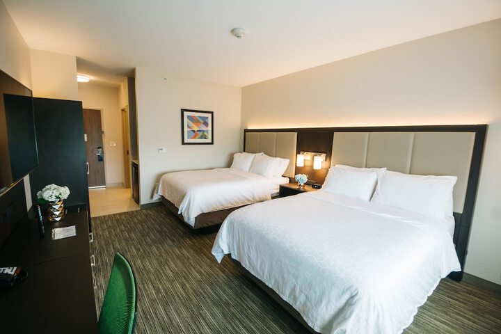 Room 15 of 48