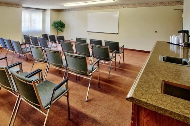 Western Skies Inn & Suites