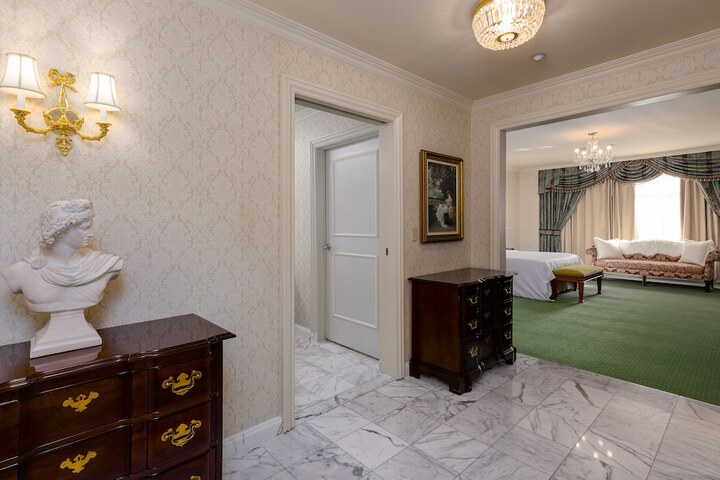 Room 28 of 52