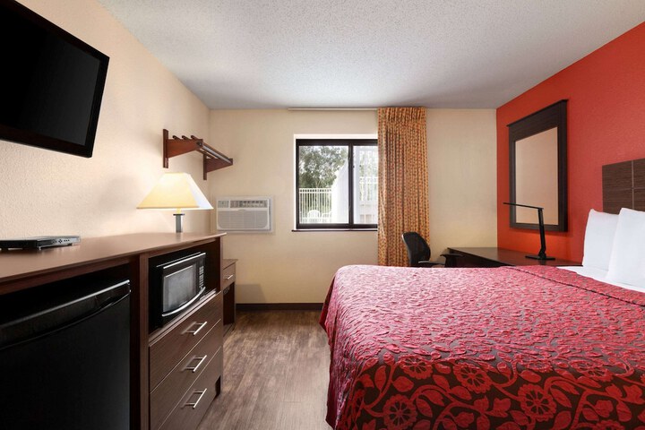 Room 18 of 42