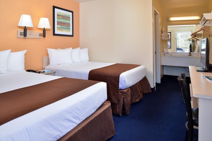 Room 11 of 24