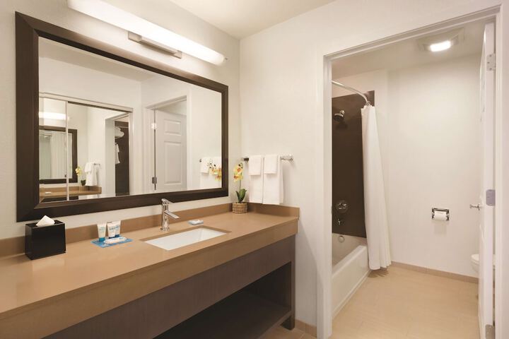 Room 17 of 34