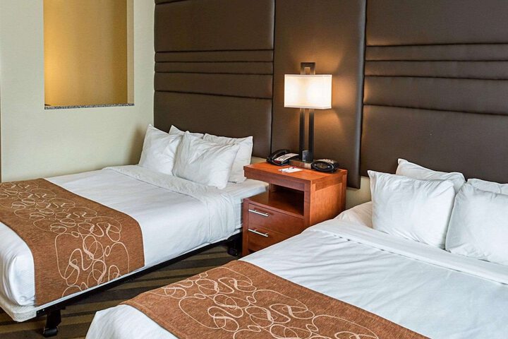 Comfort Suites near Tanger Outlet Mall