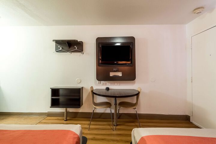 Room 33 of 33