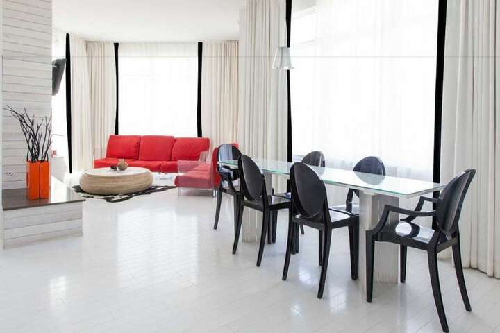 Room 10 of 85