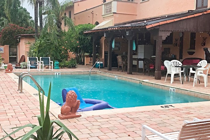 Pool 5 of 8