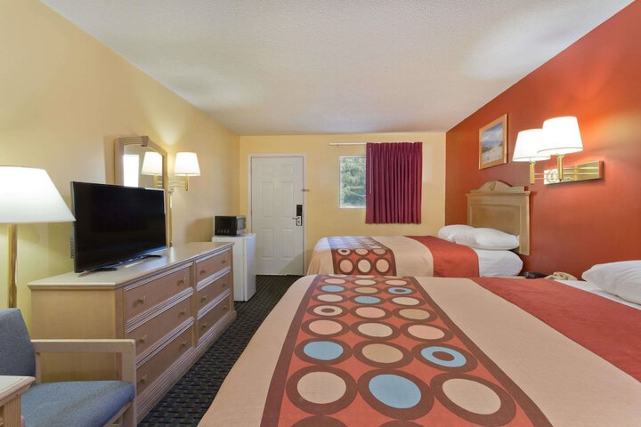 Room 10 of 14
