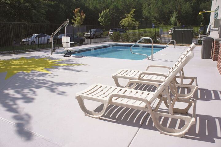 Pool 4 of 28