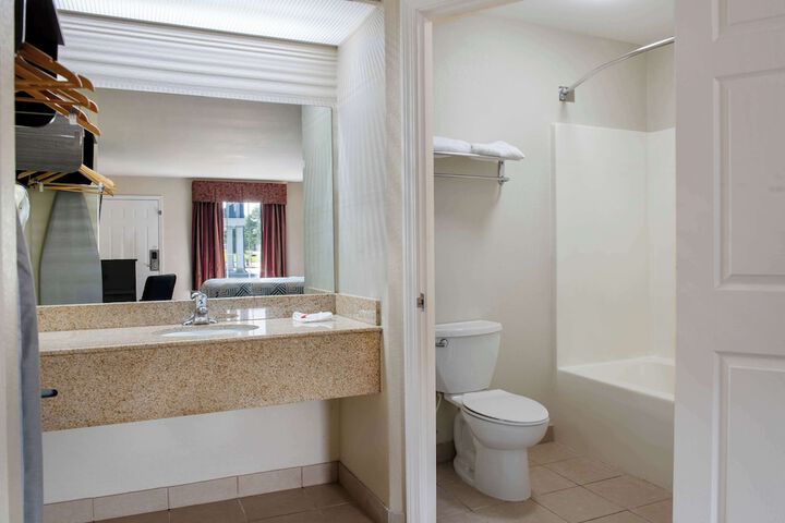 Room 20 of 29