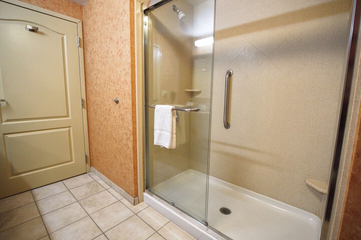 Room 15 of 32