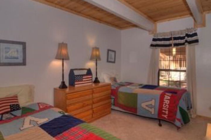 Spacious 3 North Shore Townhome 3 Br Townhouse by RedAwning