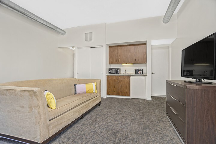 Room 19 of 38