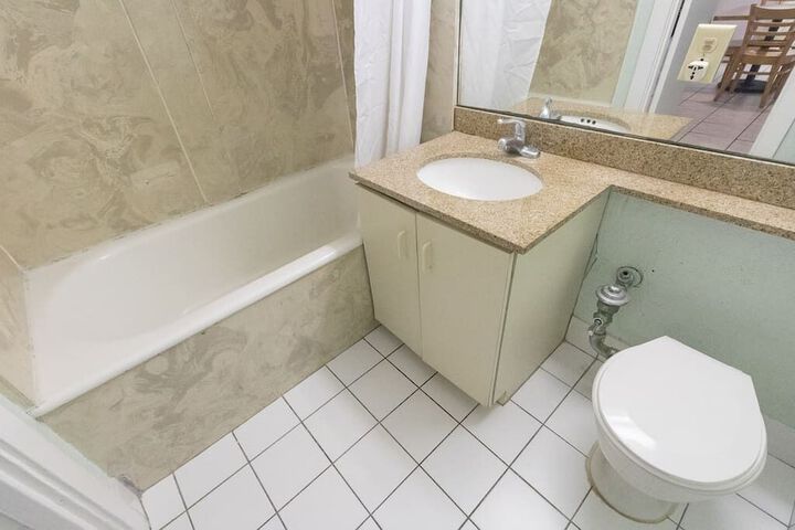 Room 11 of 25