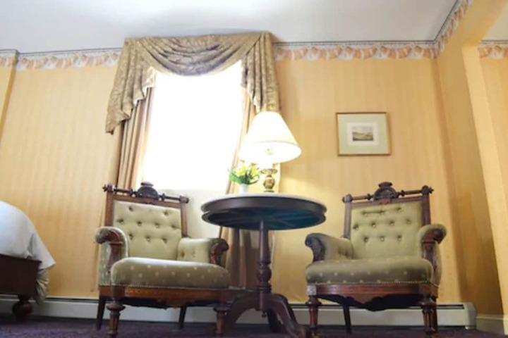 Room 28 of 44