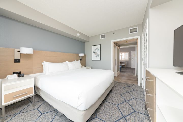 Room 28 of 102