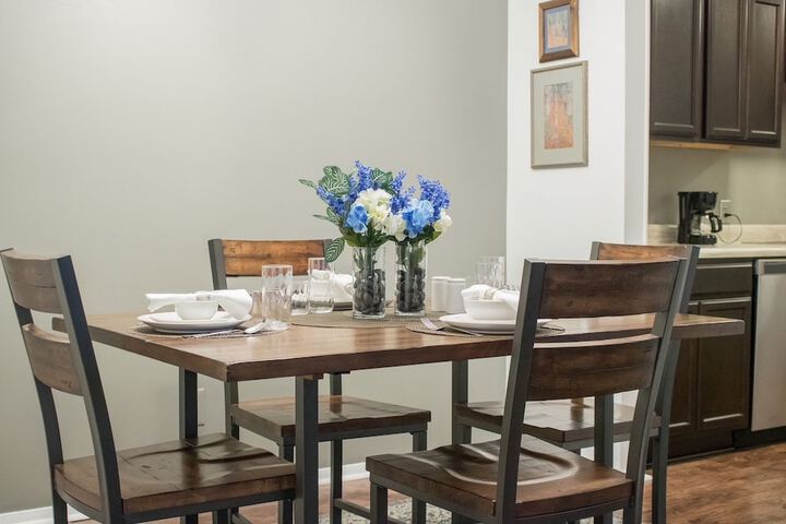 Dining 18 of 19