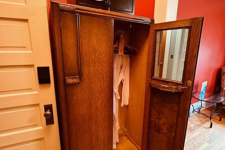 Room 42 of 54