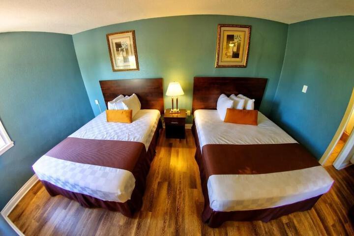 Palm Tropics Motel