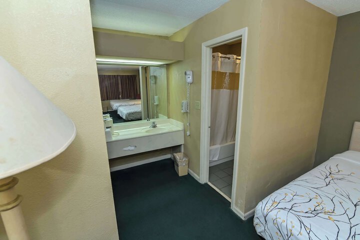 Room 34 of 46