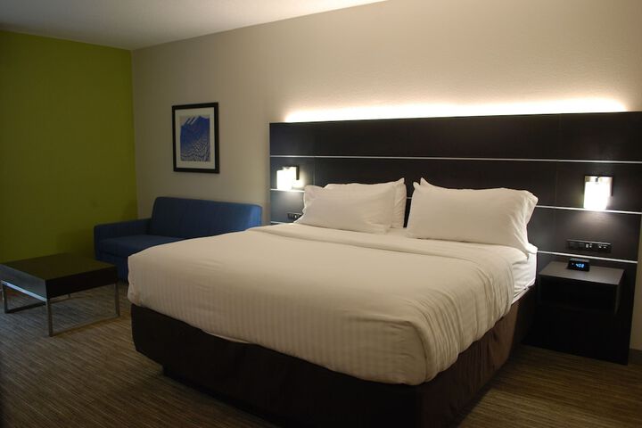 Holiday Inn Express Hotel and Suites Kingsport by IHG