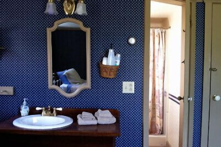 Room 12 of 27