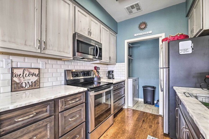 Walk to Lake: Family Gem w / Pool Access in Afton