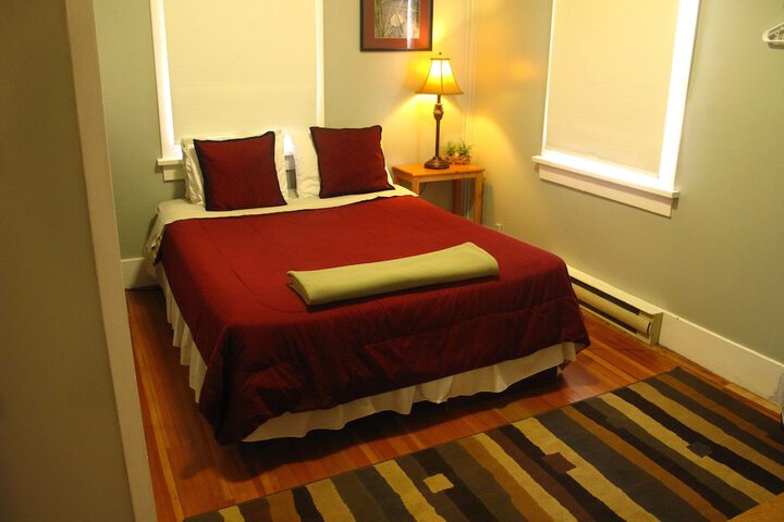 Room 5 of 9