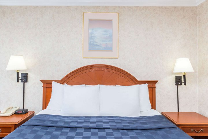Room 12 of 19