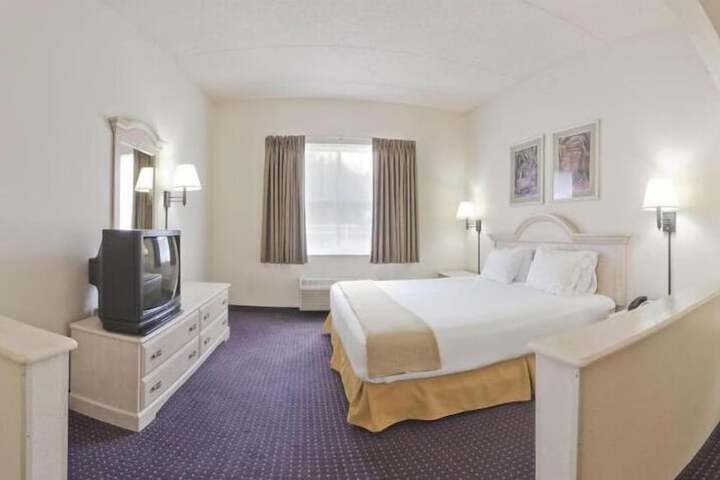 Holiday Inn Express Suites Plant City by IHG