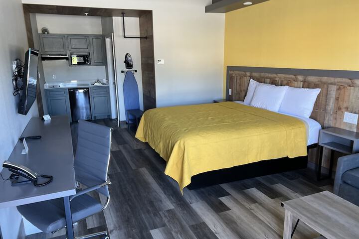 Room 14 of 18