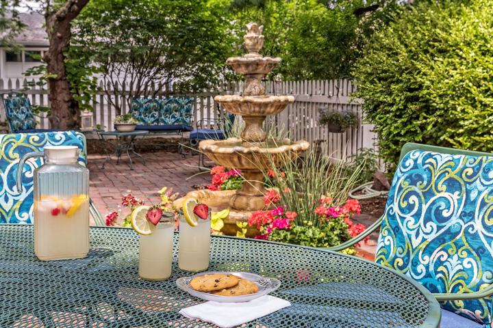 Silver Heart Inn and Cottages