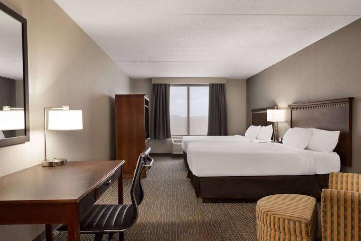 Room 33 of 46
