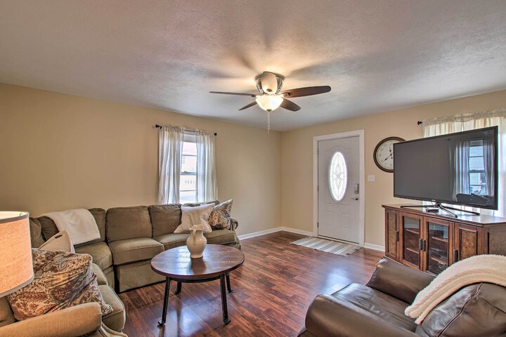 Cottage w / Yard Walk to Historic Attractions