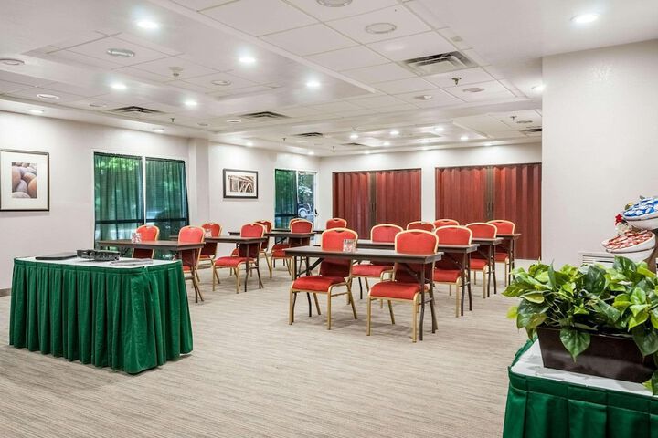Country Inn & Suites by Radisson Cookeville, TN