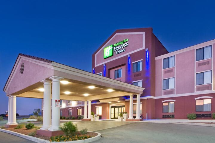 Holiday Inn Express & Suites Willcox by IHG
