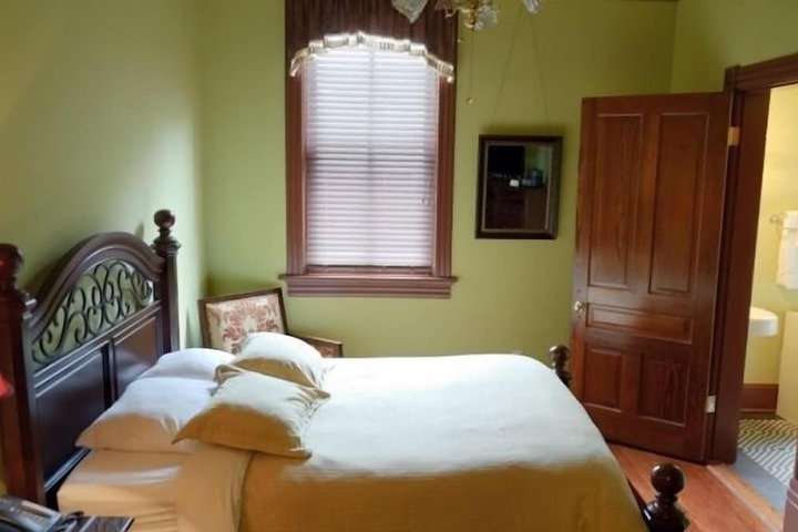 Room 21 of 24