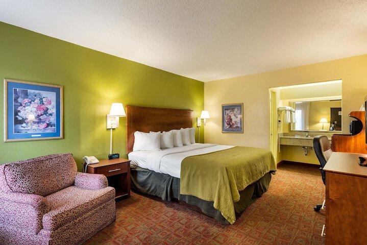 Room 10 of 26