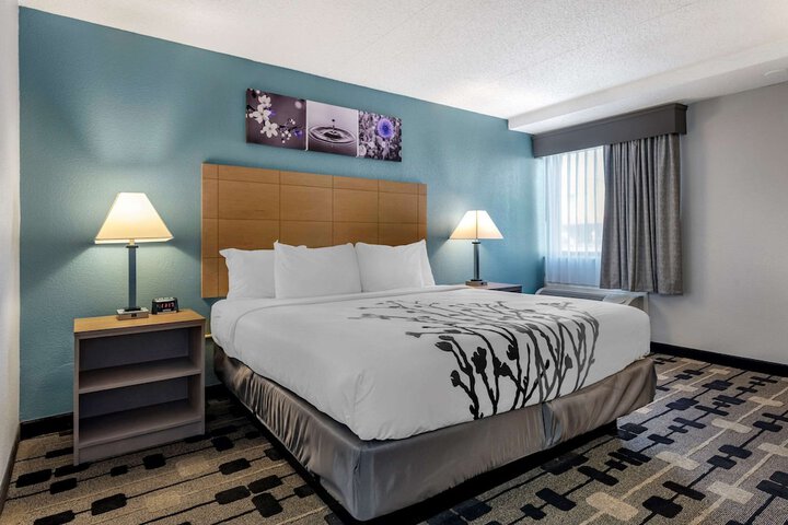 Room 9 of 32