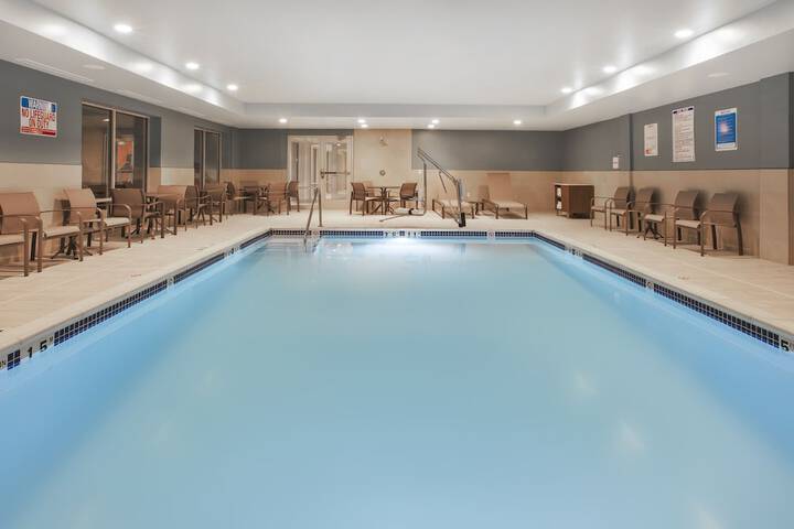 Holiday Inn Express Auburn Hills South by IHG