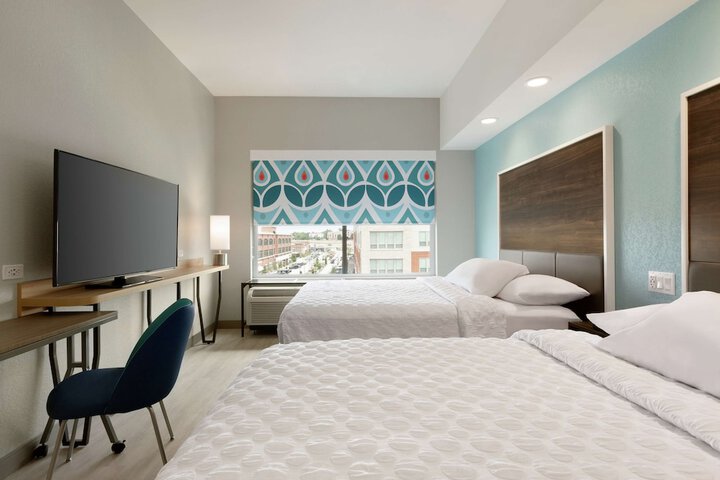 Room 12 of 32