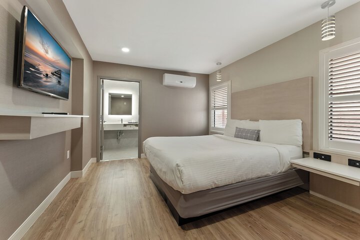 Room 25 of 40