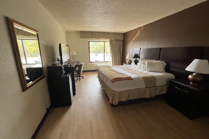 Room 6 of 12