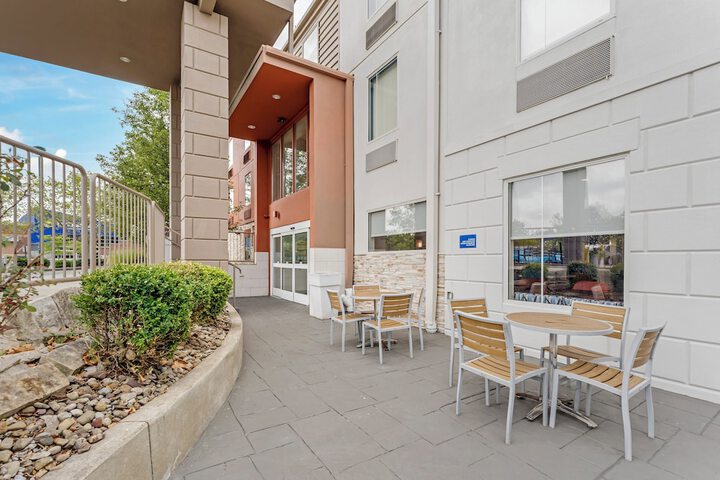 Holiday Inn Express Pittsburgh East - Mall Area by IHG