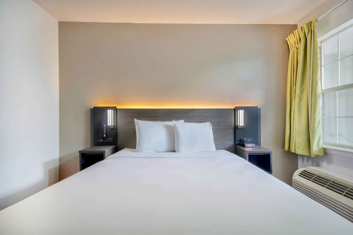Room 18 of 25