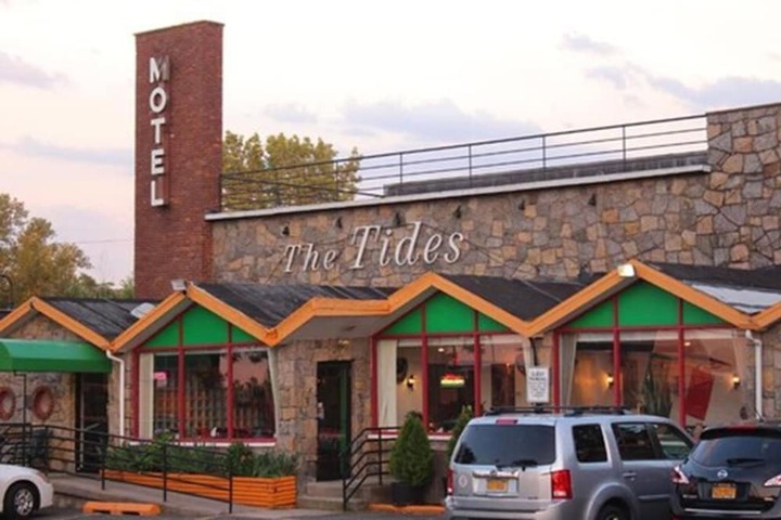 Tides Motor Inn at Stehli Beach