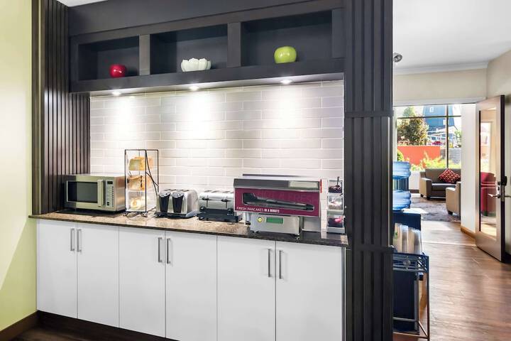 Best Western Plus Osoyoos Hotel & Suites
